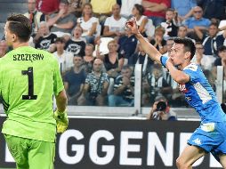 Sin problemas, Lozano (d) colocó el 3-2, con remate de derecha dentro del área. EFE/A. Di Marco