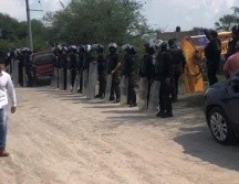 Denuncian que este sábado llegaron elementos antimotines para evitar que los propietarios de las tierras interrumpieran las obras. ESPECIAL