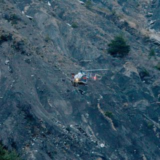 Mueren cuatro en desplome de helicóptero en Noruega