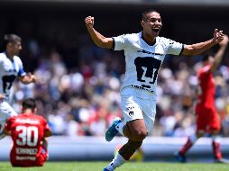 El jugador Bryan Mendoza celebra su gol ante Toluca. IMAGO7 / A. Suárez