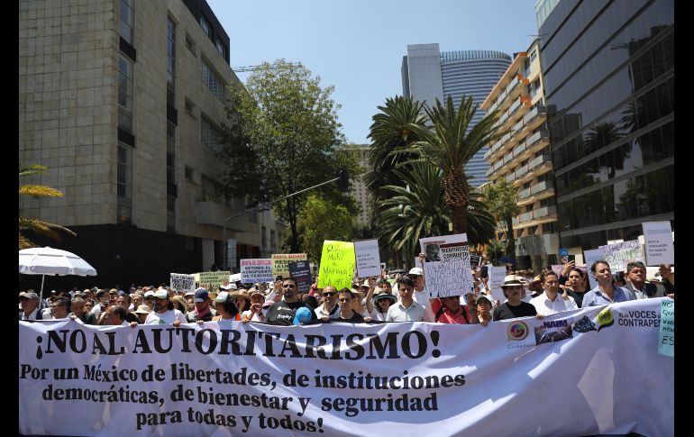 La manifestación avanzó desde el Ángel de la Independencia por el Paseo de la Reforma. EFE/S. Gutiérrez