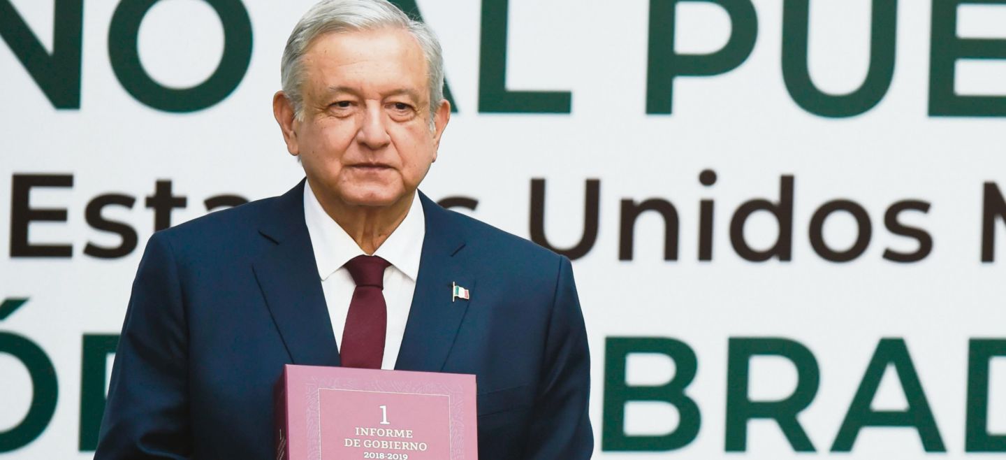 En medio de polémicas, manifestaciones y muestras de apoyo, El presidente Andrés Manuel López Obrador entregó su Primer Informe de Gobierno. AFP