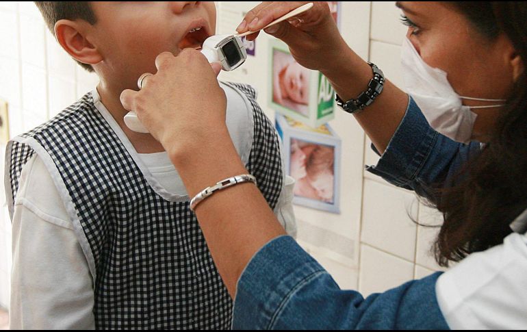 Pediatras aseguran que las molestias de garganta son causadas por infecciones virales, bacterianas o factores agresores en la zona. EL INFORMADOR / ARCHIVO