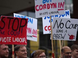 Manifestantes en Manchester, Inglaterra, rechazan la medida de Johnson de suspender el Parlamento. AFP/O. Scarff