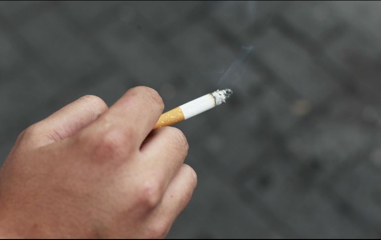 Las colillas provienen de la boca de 13 millones de fumadores y si se reciclan, se degradan en tres o cuatro meses y no en 10 años. EL INFORMADOR / ARCHIVO