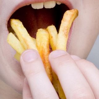 El adolescente que quedó casi ciego por alimentarse a base de papas fritas