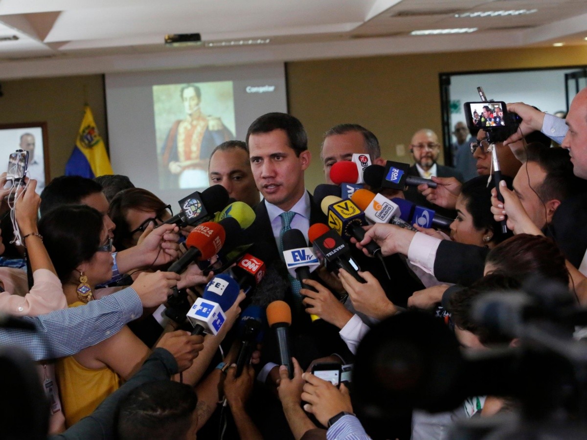  Guaidó autoriza uso de satélites para ubicar grupos armados en Venezuela
