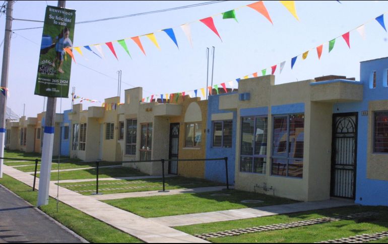 El nuevo acuerdo permitirá a trabajadores que no coticen en el Infonavit utilizar sus ahorros para adquirir vivienda mediante la banca privada. EL INFORMADOR/Archivo