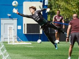 Guillermo Ochoa afina detalles de cara al duelo de México ante Estados Unidos. TWITTER / @MISELECCIONMX