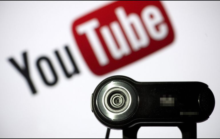 YouTube dijo que dejará de publicar anuncios personalizados para niños y que también deshabilitará los comentarios y notificaciones en esos videos. AFP / ARCHIVO