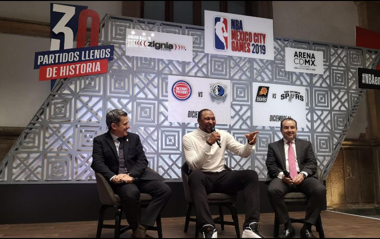 En el anuncio estuvieron presentes Raúl Zárraga (I), director general de NBA México, el ex jugador Shawn Marion (C) y Alejandro Arce (D), director general de Zignia, empresa promotora de eventos. TWITTER / @NBAMEX