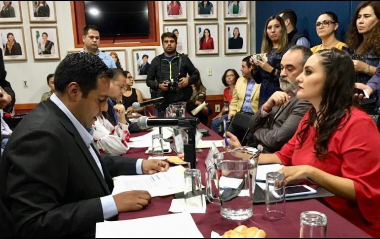 El dictamen se avaló con el voto a favor de los diputados de Movimiento Ciudadano Salvador Caro, Ismael Espanta y Héctor Pizano. EL INFORMADOR / R. Rivas