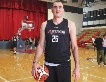 Tras un par de semanas trabajando con el equipo, Gutiérrez se mostró entusiasmado por haber dejado atrás sus dolencias físicas. EL INFORMADOR / D. Reos