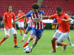 Los aficionados corearon la renuncia de Tomás Boy después de la pésima actuación del equipo tapatío. SUN