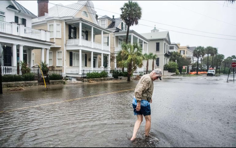 Los aguaceros comenzaron el miércoles por la noche en la histórica ciudad portuaria de Charleston, situada en una península propensa a las inundaciones. AFP / S. Rayford