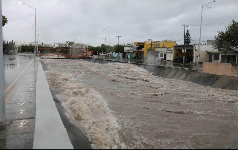 Vista del aumento en el cauce del río en la zona metropolitana de Monterrey ayer, debido a las lluvias provocadas por