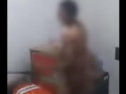 Un video de la tortura contra un joven ha sido difundido en redes sociales y aplicaciones como WhatsApp.