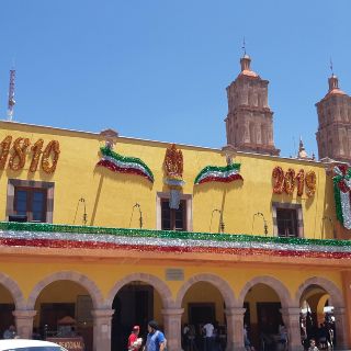 Embellecen Dolores y San Miguel de Allende para las Fiestas Patrias