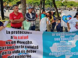 Los manifestantes entregaron oficio a la Comisión legislativa de Salud. EL INFORMADOR/ R. Rivas