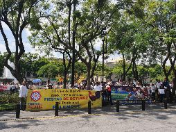 Este jueves, empresarios y trabajadores de este tipo de espectáculos se manifestaron frente al Congreso de Jalisco. EL INFORMADOR / R. Rivas