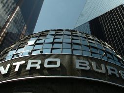 En el piso de remates se negociaron 291.4 millones de títulos por un importe de 14 mil 679 millones de pesos. EFE/ARCHIVO