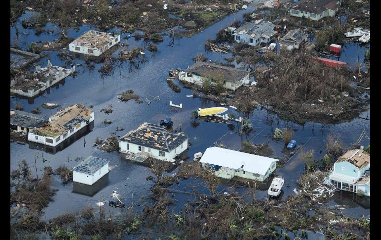 Vastas zonas de Abaco están inundadas, lo que dificulta la llegada de ayuda. AFP/B. Smialowski