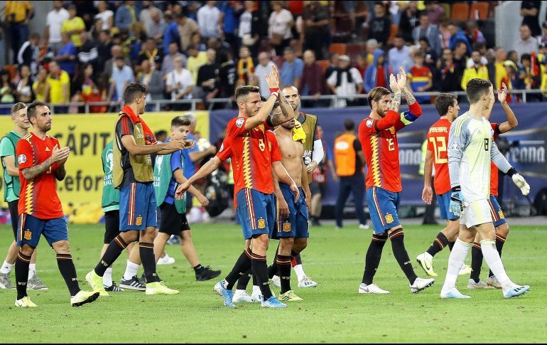España no pudo ocultar las buenas sensaciones que durante muchos minutos dejó la selección en un partido. EFE/R. Ghement