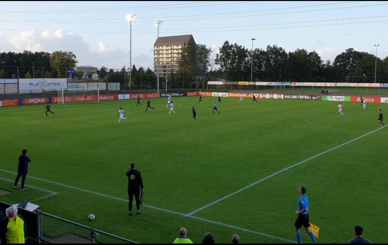 El estadio Sportpark Marsdijk albergó el duelo entre los dos combinados juveniles. ESPECIAL