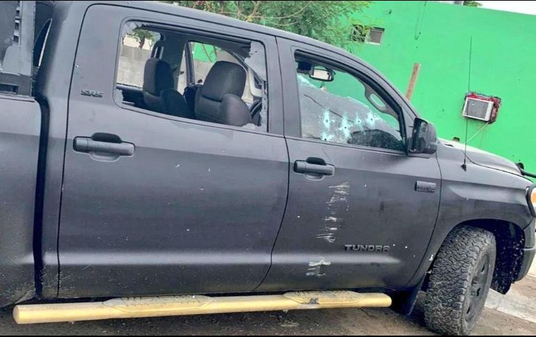 Tras el enfrentamiento fue asegurada una camioneta con blindaje artesanal y al menos 15 armas. TWITTER/@TamaulipasCRojo