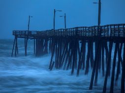 Los vientos huracanados del fenómeno se extienden desde su centro hasta 75 kilómetros y los vientos con fuerza de tormenta tropical hasta los 350 kilómetros. EFE / J. Lo Scalzo
