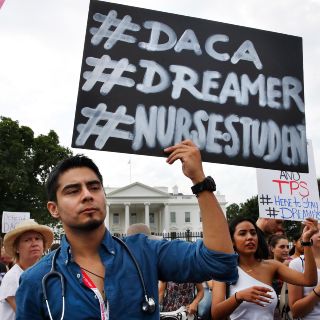 Trump promete acuerdo bipartidista para proteger a "soñadores"