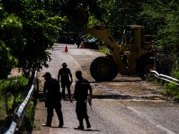 Miembros de la Policía de Michoacán sostienen un retén permanente en la carreta Tepalcatepec-Jilotlán. NTX/E. Álvarez