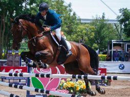 Juan Ángel Hernández realiza su recorrido montando a “Canavally”, durante la prueba a 1.45 metros de altura. EL INFORMADOR/G. Gallo