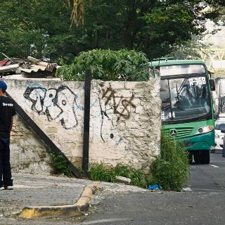 Decenas de casas cierran paso a plan de Peribús