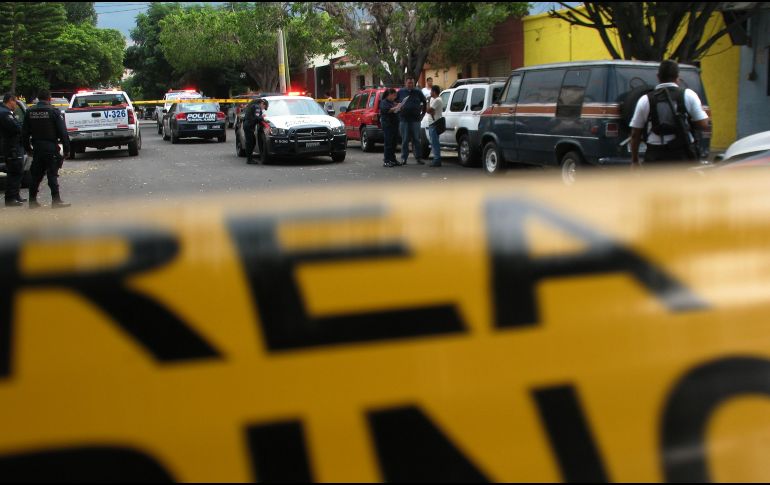 Personal de Servicios Médicos Municipales atendió al sujeto quien fue trasladado aún con vida a un centro de salud para recibir atención médica. EL INFORMADOR/ ARCHIVO