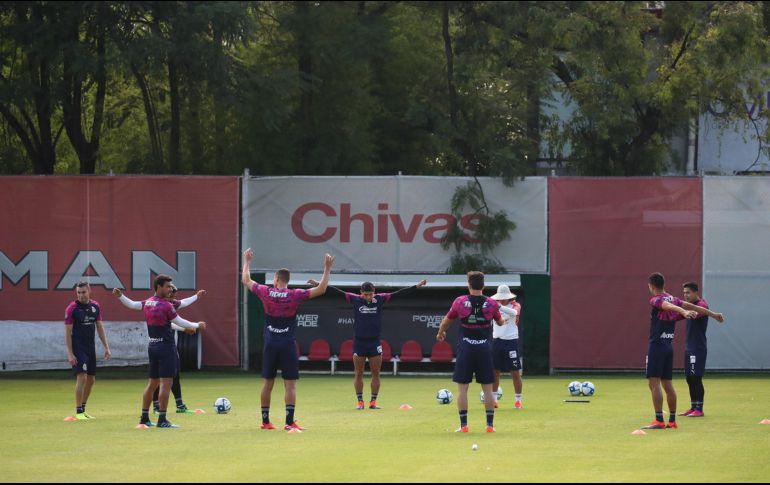 El cuadro de Guadalajara realizó el viaje con plantel casi completo, mientras que América convocó a varios canteranos para el partido. TWITTER/@Chivas