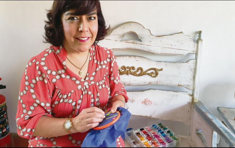 Dora Moro. Con su proyecto TejeDora, promueve la tradición del bordado. EL INFORMADOR / J. Pérez