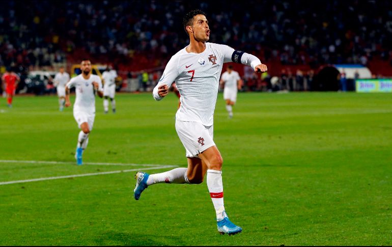 Cristiano Ronaldo marcó su gol 89 en partidos internacionales vistiendo la playera de la Selección de Portugal. AFP/P. Milosavljevic