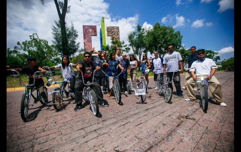 En Tabachines y Periférico, el club Family Low se hizo presente con una exhibición de sus bicicletas. EL INFORMADOR/G. Gallo