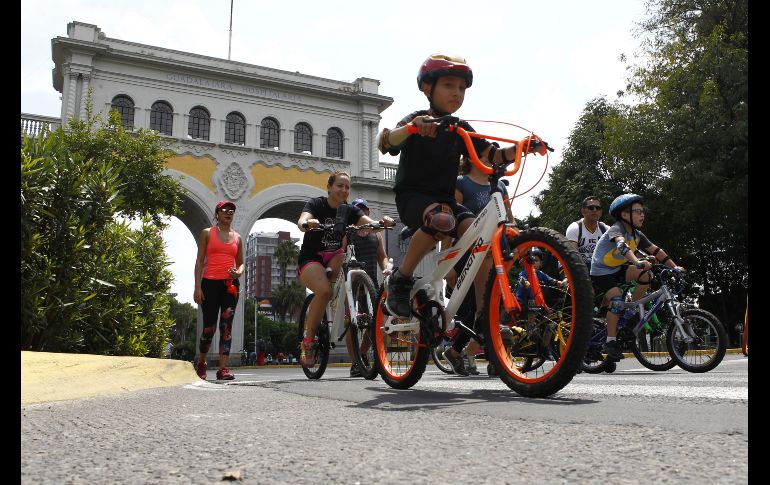 Actualmente cuenta con 63 kilómetros de vialidades para la circulación con fines recreativos y de esparcimiento a través de medios no motorizados cada domingo o día festivo de 08:00 a.m. a 2:00 p.m, en cuatro municipios. EL INFORMADOR/J. Camacho