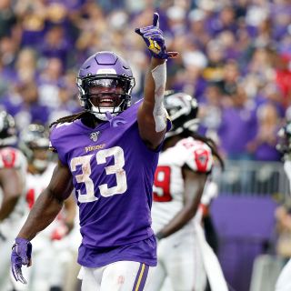 Apoyados en gran defensa, Vikings vencen a Falcons
