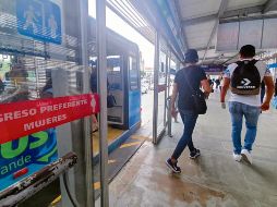 Desde 2010 se destinó 30% de los espacios del Tren Ligero y el Macrobús para las mujeres como medida de protección. EL INFORMADOR / E. Barrera