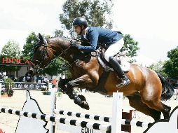 El binomio conformado por el jinete José Alberto Martínez y “No Limit” fue el ganador del Gran Premio en el Club Hípica. EL INFORMADOR / A. Camacho