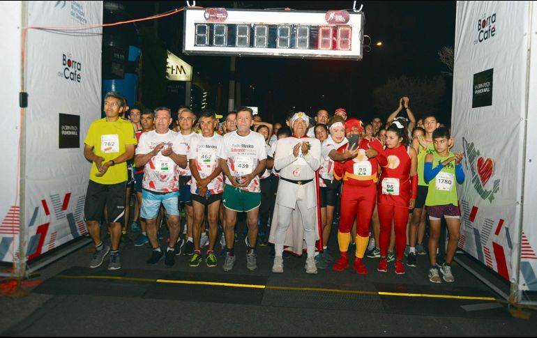 Más de dos mil corredores participaron en la competencia que correspondió a Guadalajara. ESPECIAL