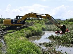 Tres personas murieron luego de ser arrastradas por la corriente que creció en el arroyo La Culebra. TWITTER / @PCJalisco