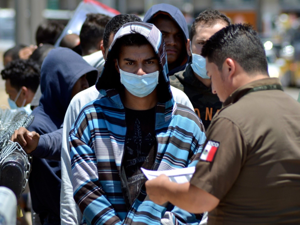  México tiene que hacer más para frenar migración: EU