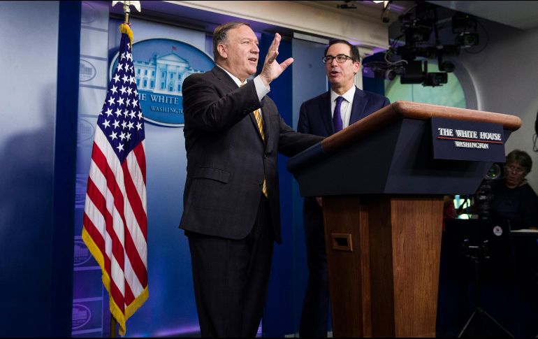 Mnuchin (d) y Pompeo (i) ofrecen una conferencia de prensa conjunta en la Casa Blanca. AP/A. Brandon