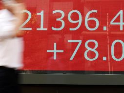 Este martes, en el piso de remates se intercambiaron acciones de 469 emisoras. AP/E. Hoshiko