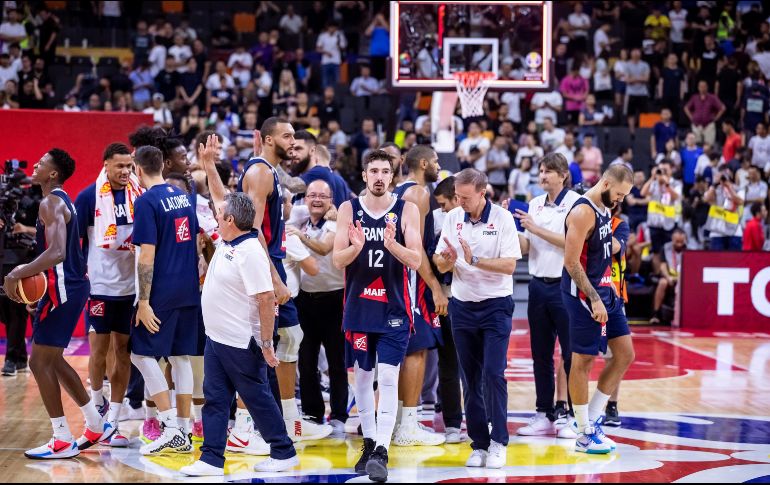 El triunfo francés rompió la cadena de 58 victorias consecutivas de parte de los estadounidenses en competencias de la FIBA y en Juegos Olímpicos. EFE / A. Plavevski