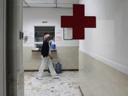 Paramédicos de la Cruz Roja atienden al lesionado y lo trasladan al hospital. EL INFORMADOR / ARCHIVO